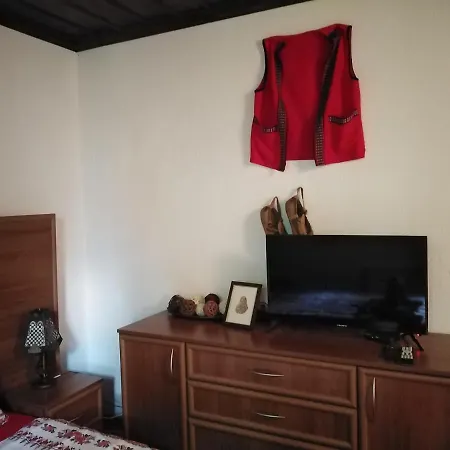 уют с. زيرافنا