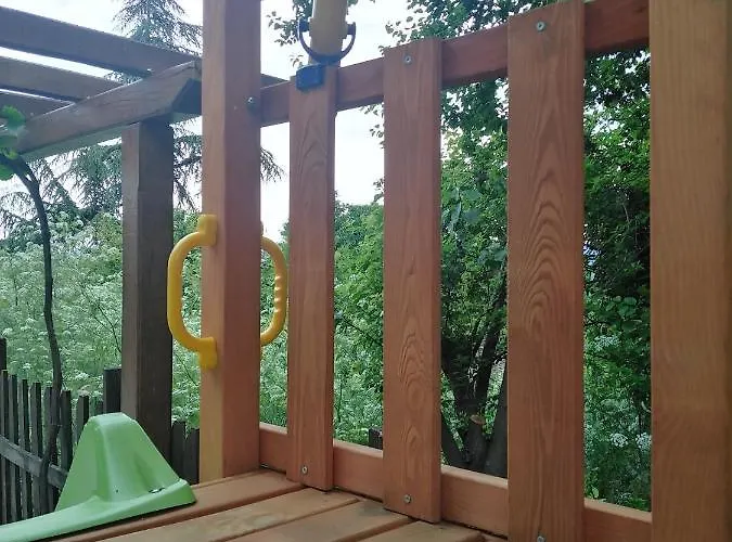 уют с. * 泽拉夫纳